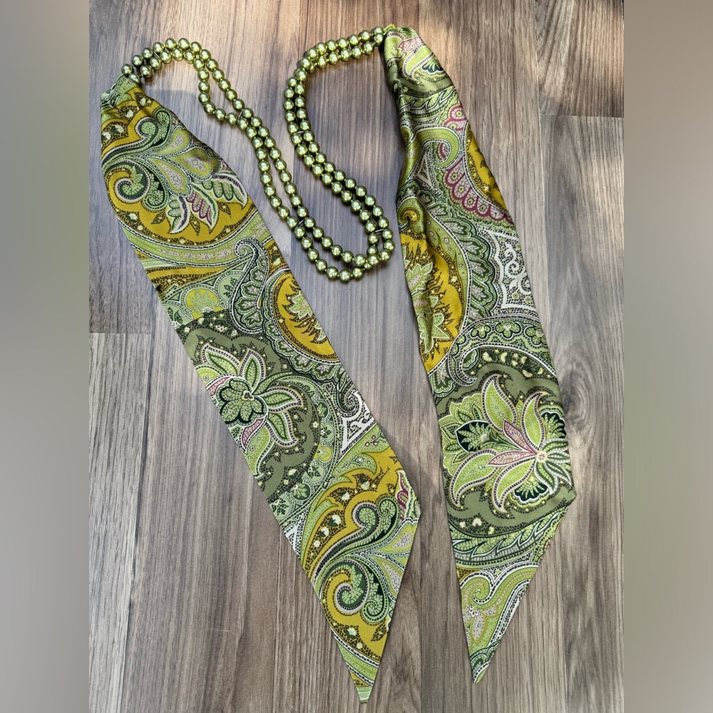 Vintage Necklace Faux Pearls Green Attached to Silk Abstract Scarf - Picture 3 of 17